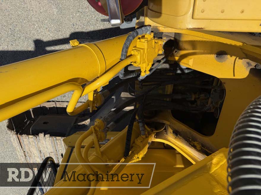 2013 Komatsu PC200LC-8 - Image 16