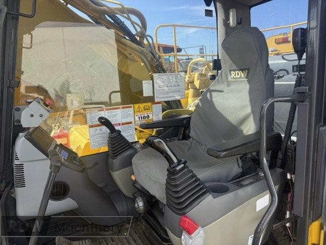2013 Komatsu PC300LC-8 - Image 15
